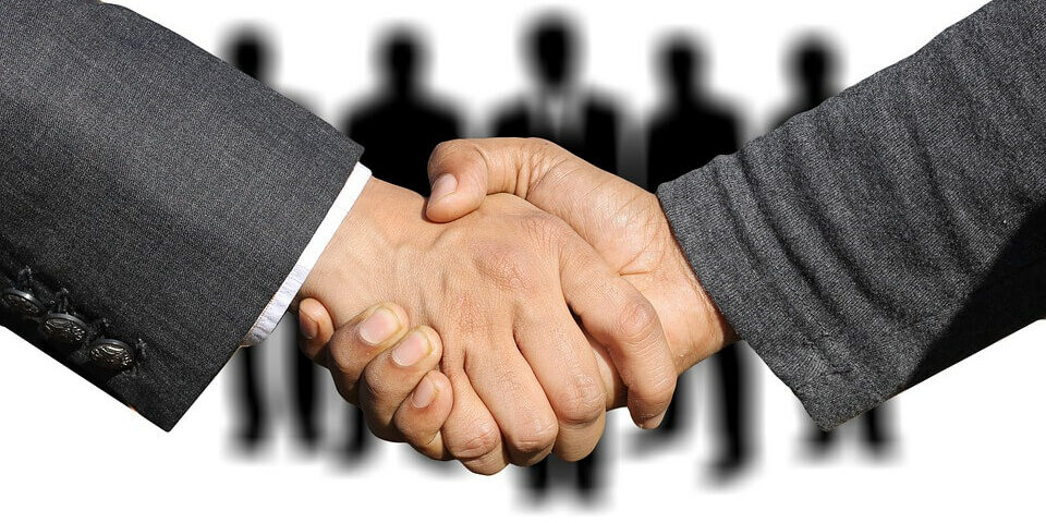 shaking-hands-3091908_960_720